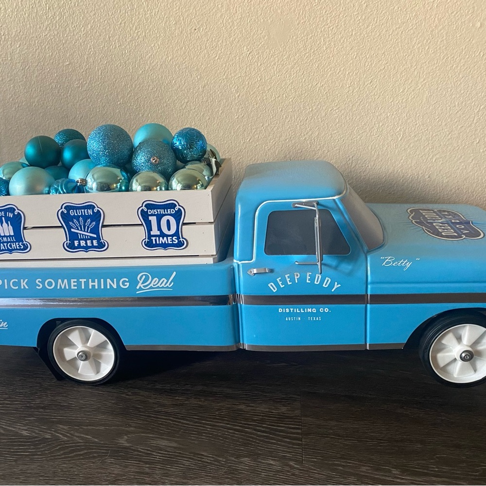 DEEP EDDY VODKA DISPLAY TRUCK MAN CAVE DECOR "BETTY" POLE TOPPER SIGN PICK UP.